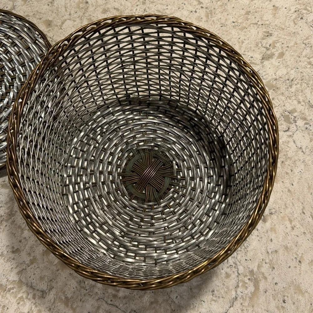 VINTAGE~MCM~INTRICATELY WOVEN~METAL~LIDDED BASKET~SILVER & BRASS TONES~G2MC**